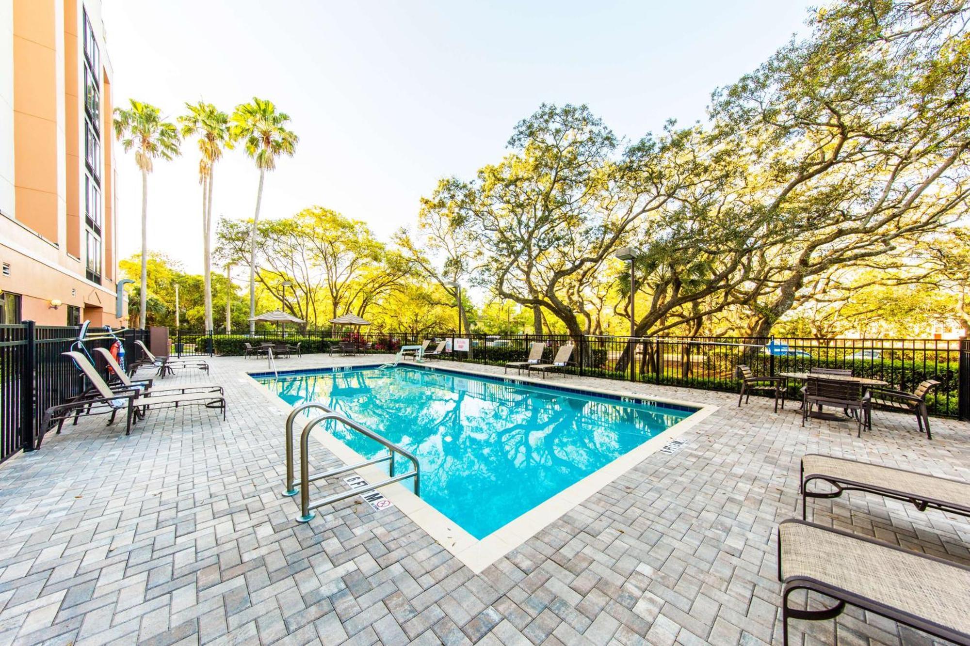 Hyatt Place Tampa Busch Gardens エクステリア 写真