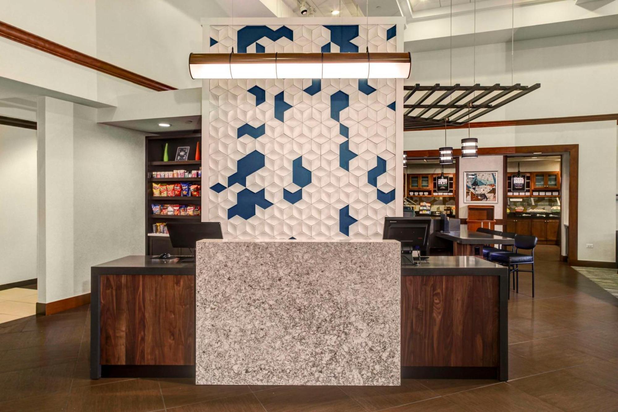 Hyatt Place Tampa Busch Gardens エクステリア 写真