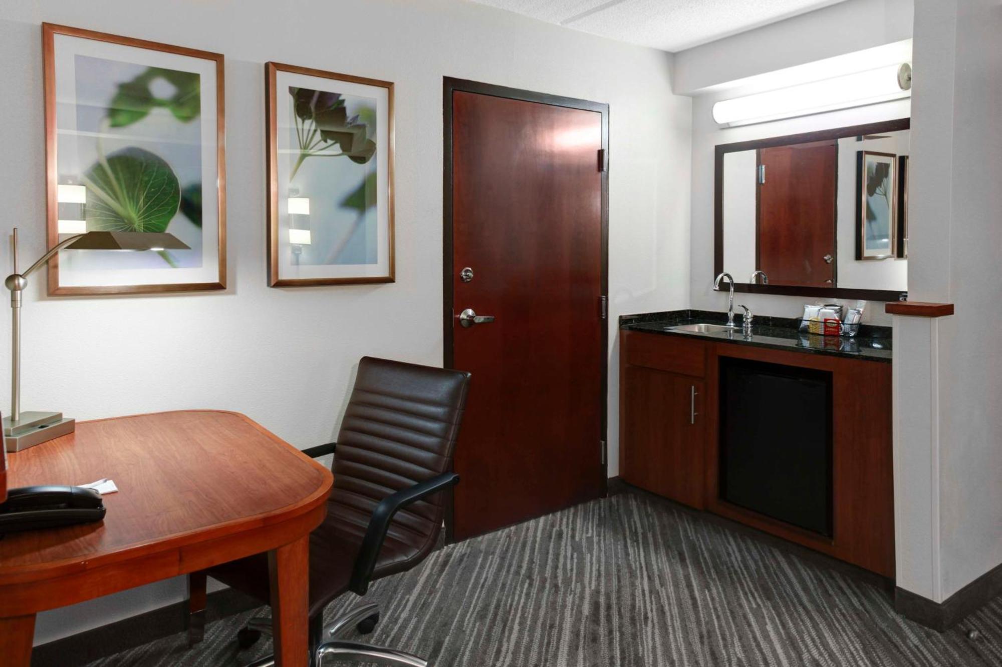 Hyatt Place Tampa Busch Gardens エクステリア 写真