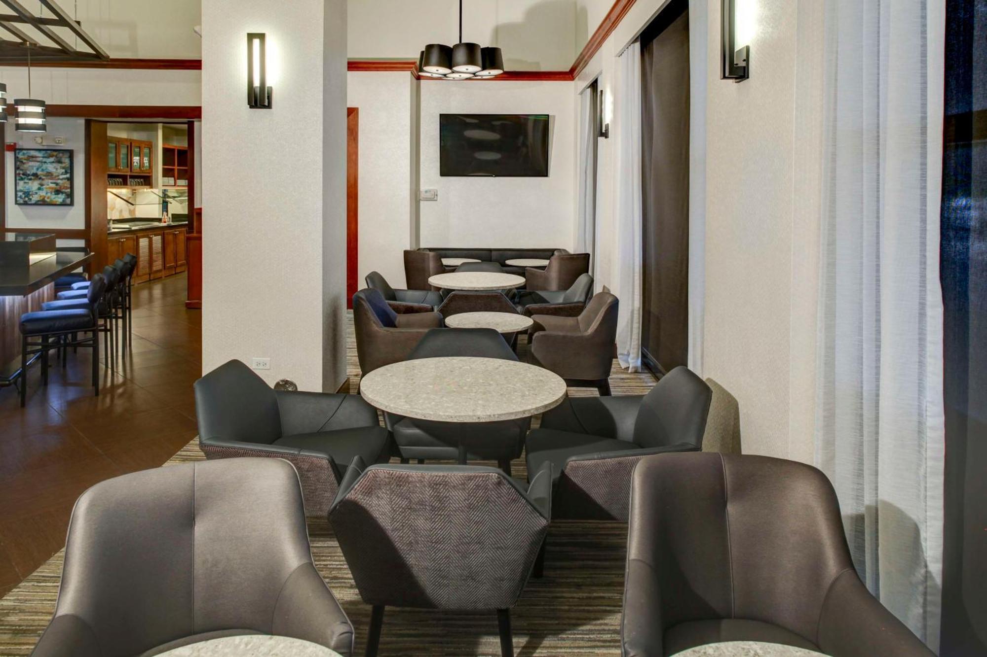 Hyatt Place Tampa Busch Gardens エクステリア 写真