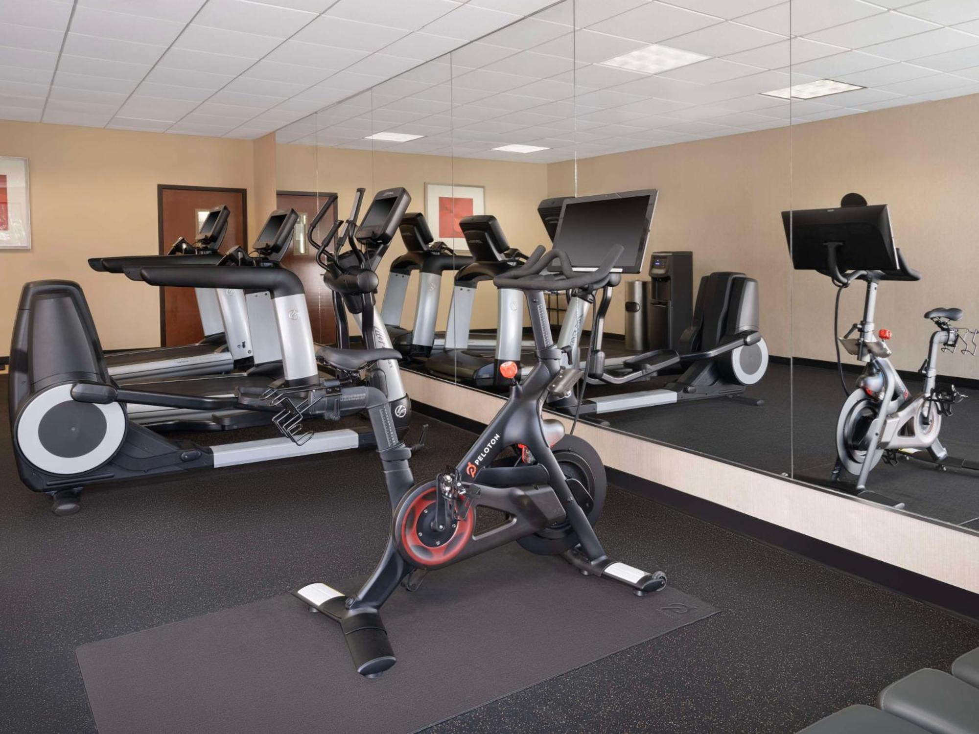 Hyatt Place Tampa Busch Gardens エクステリア 写真