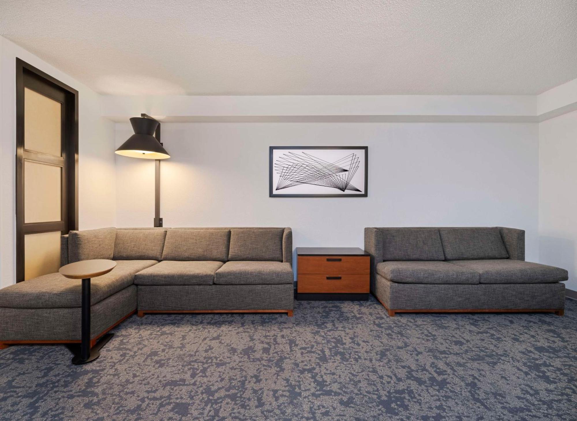 Hyatt Place Tampa Busch Gardens エクステリア 写真