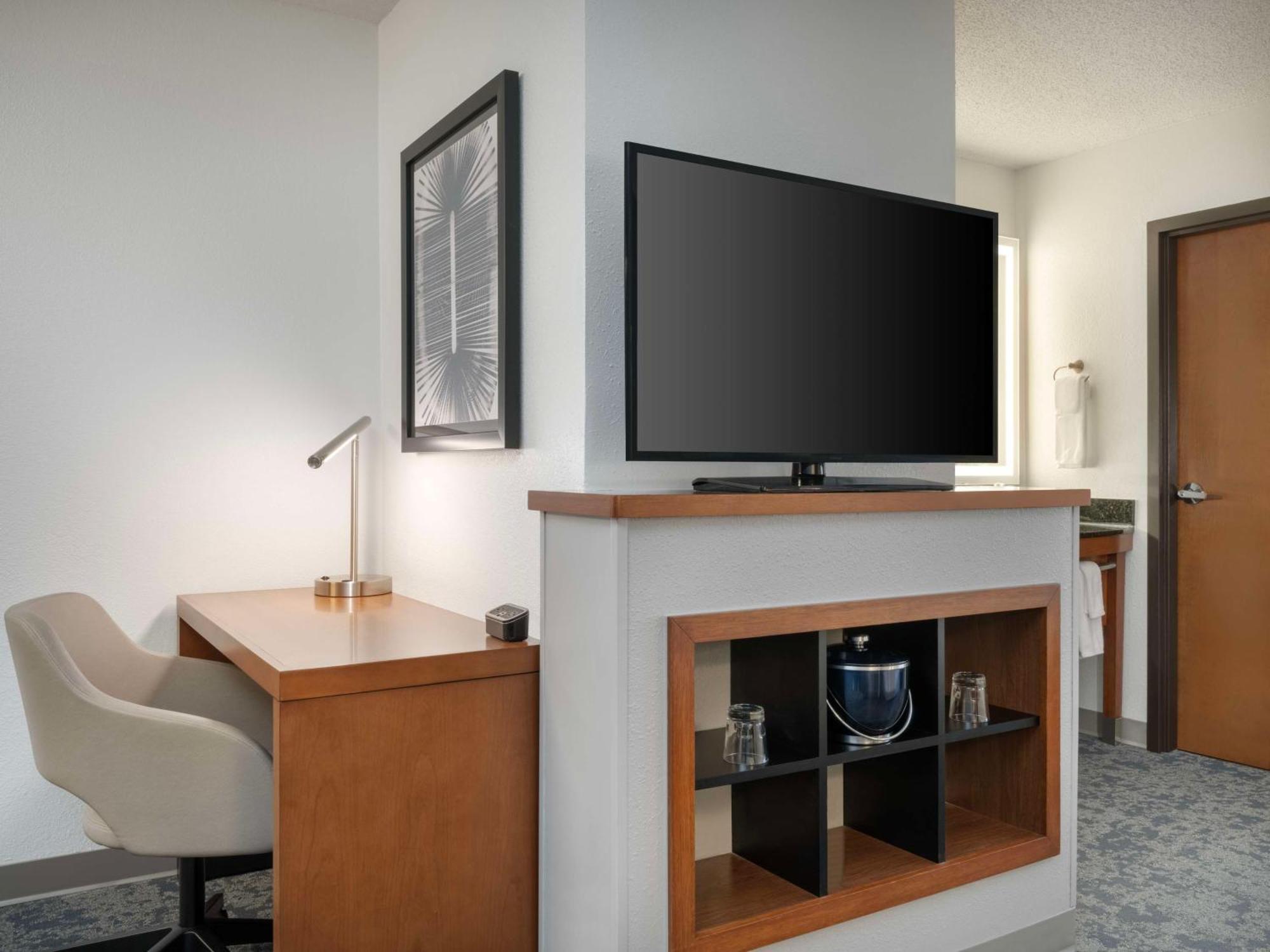 Hyatt Place Tampa Busch Gardens エクステリア 写真